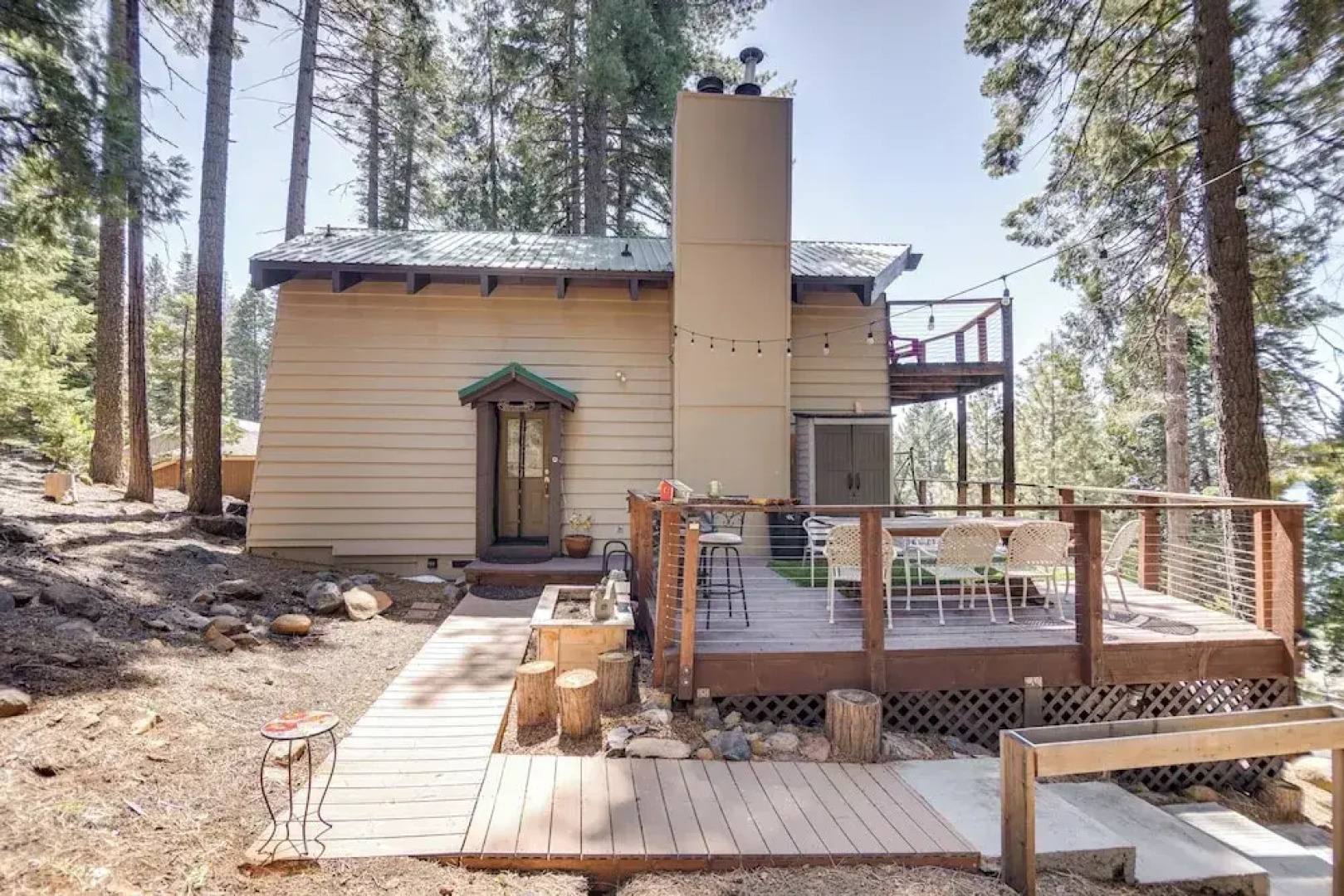 Woodsy Lake Almanor Cabin w/ Community Perks!