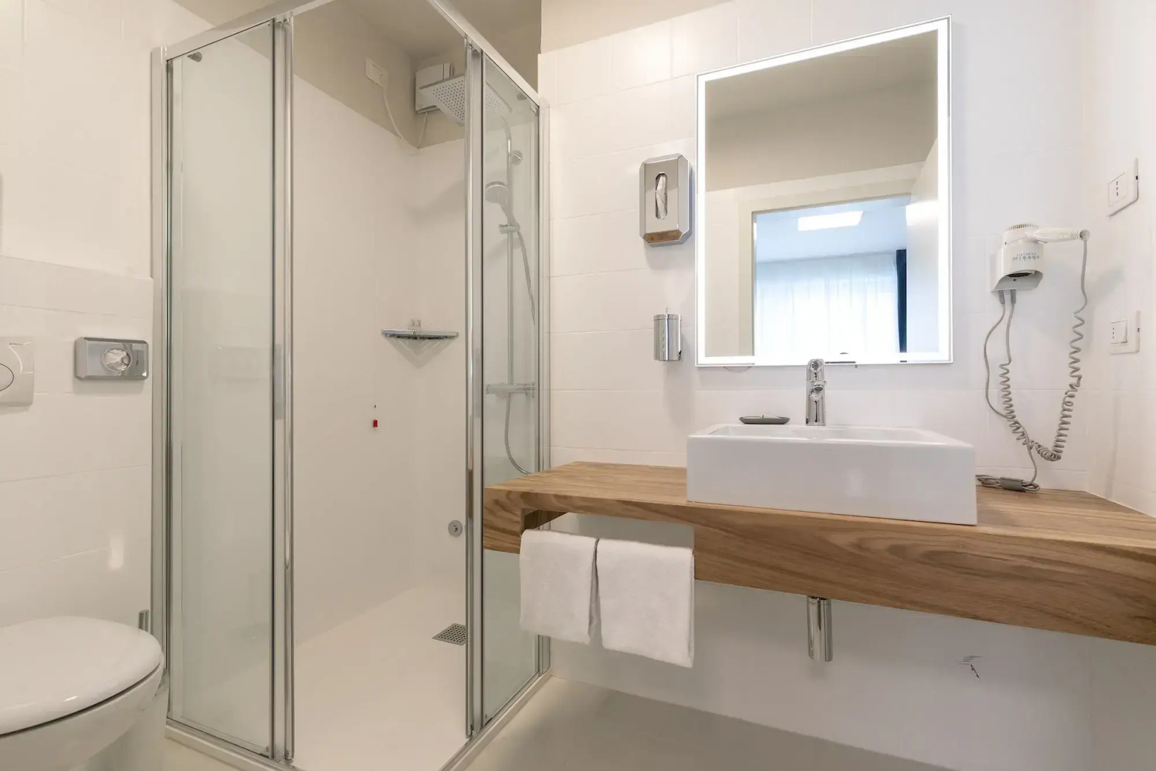 Hi Hotels Torbole Pool & Spa