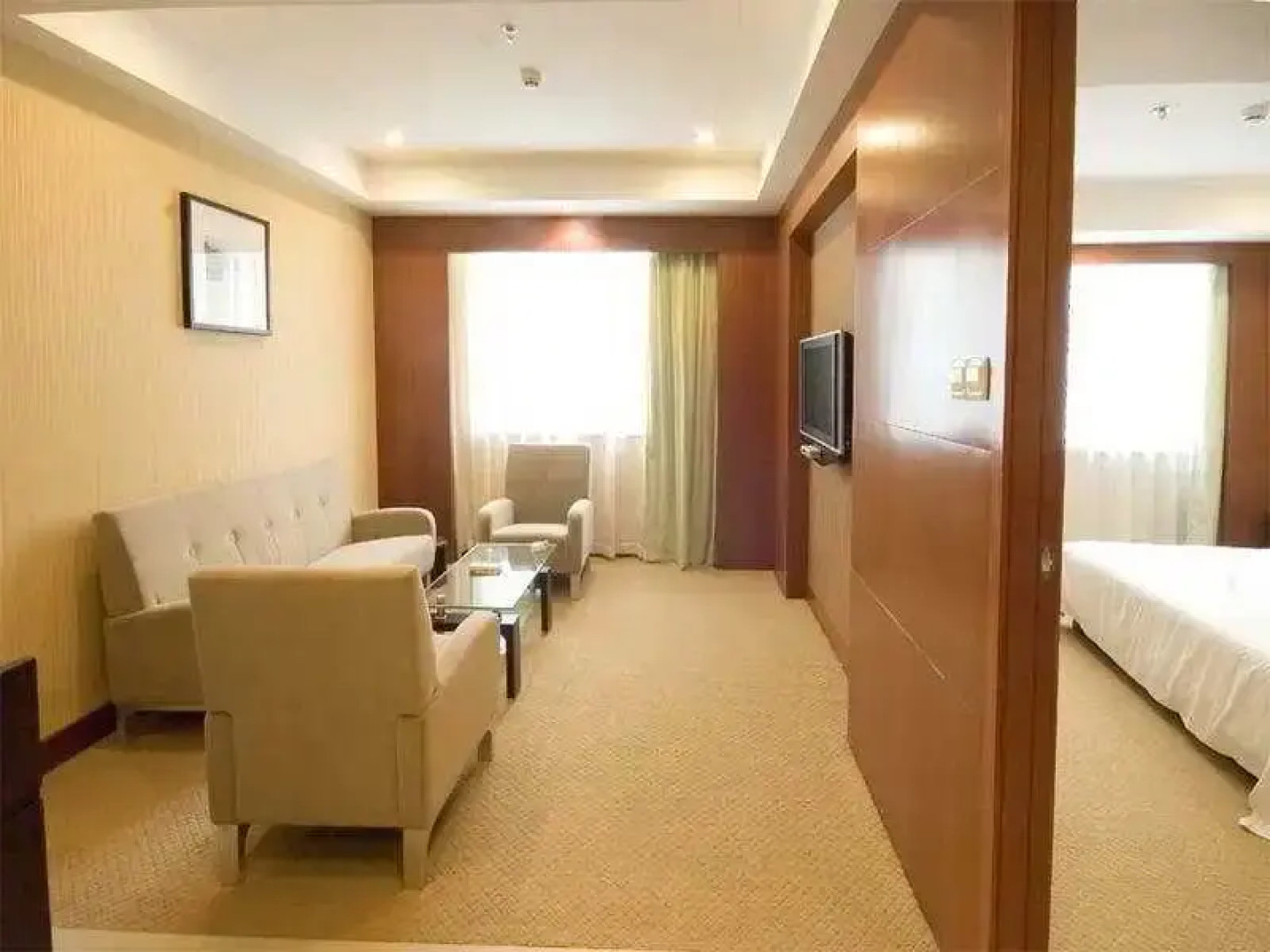 Yijia Business Inn