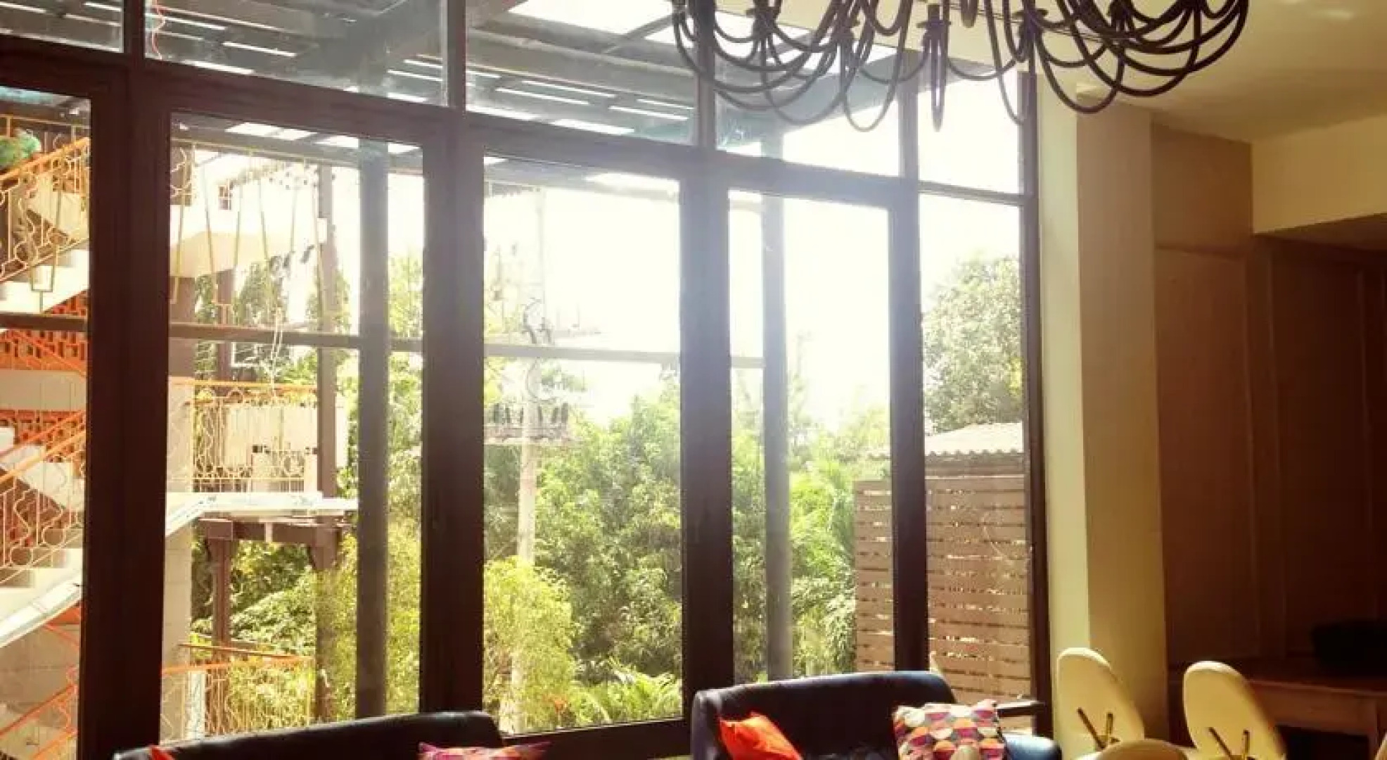 Balcony Courtyard Hotel & Serviced Apartment