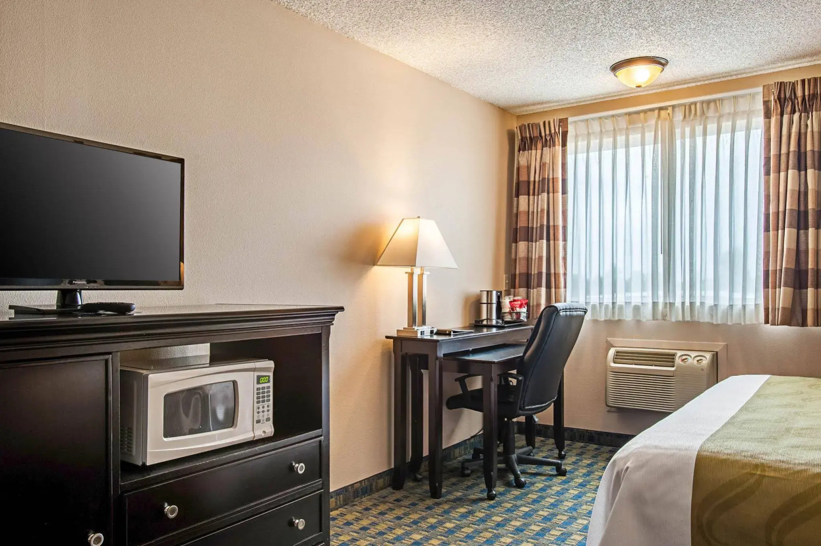 Quality Inn & Suites Kenedy - Karnes City