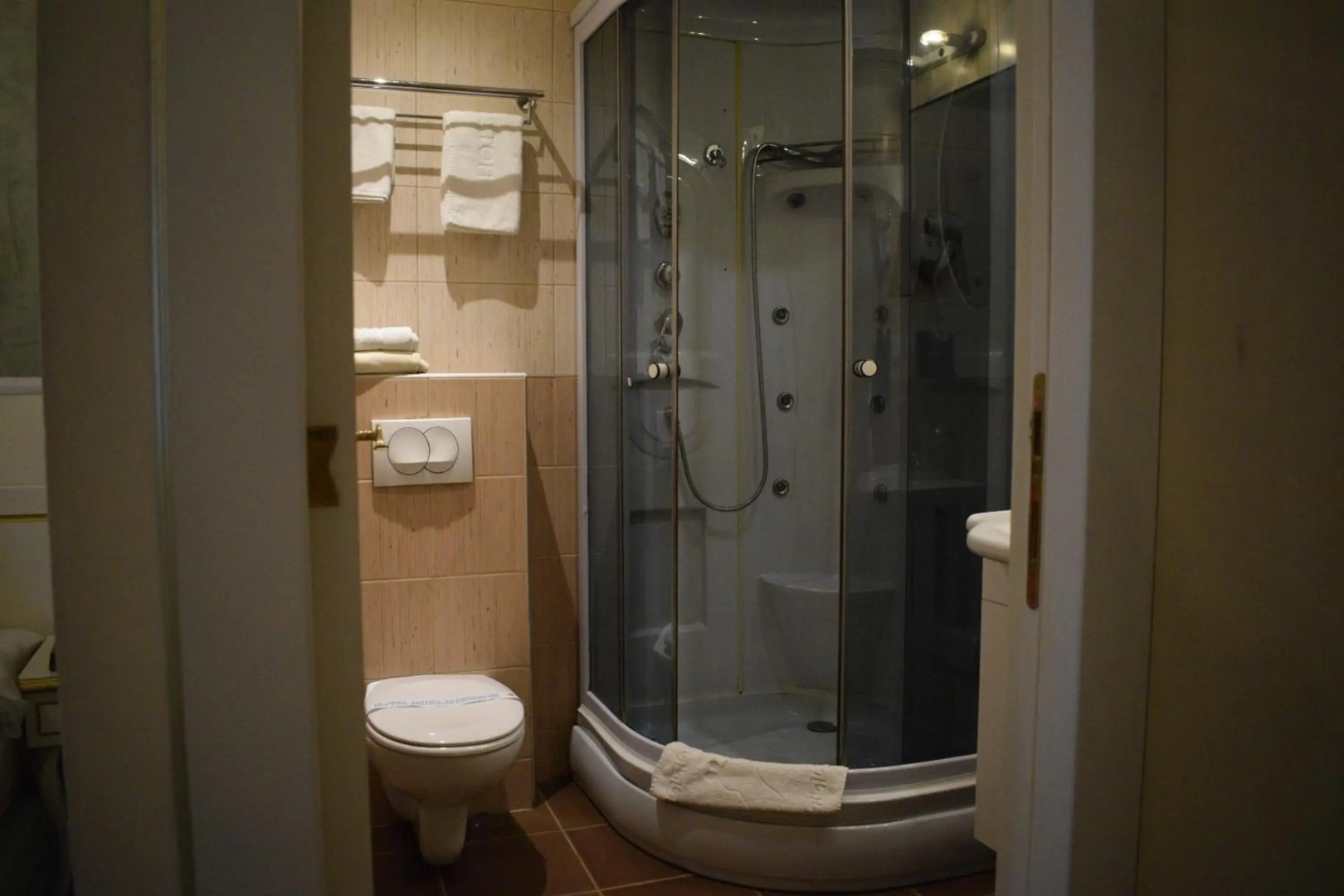 Queen's Astoria Design Hotel