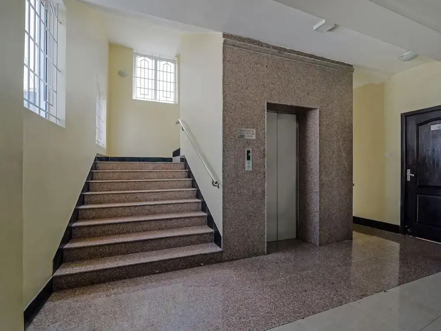 Oyo 11563 Shiva Grand Inn