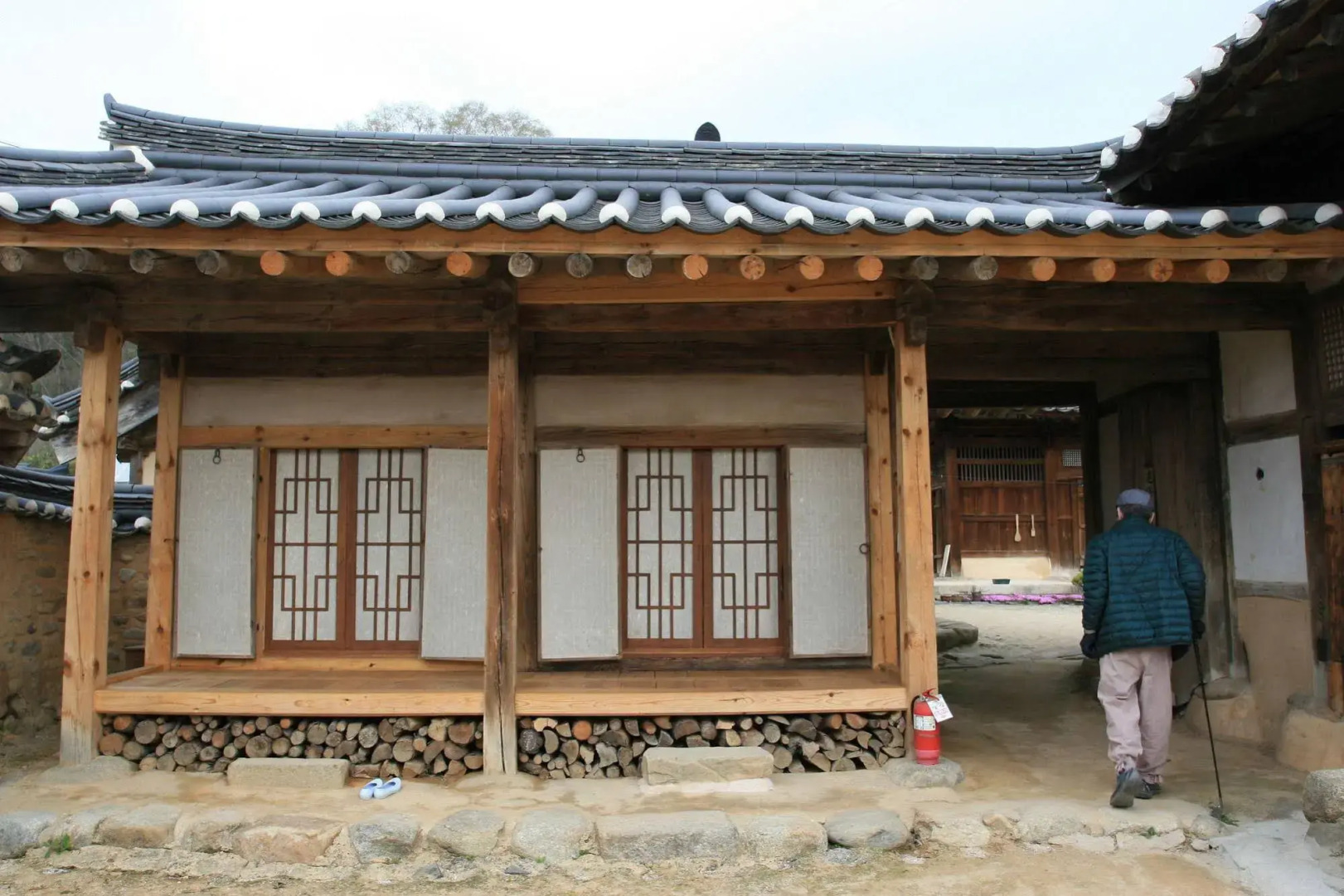 Geochang Choongsindang Donggae Jeongon Gotek