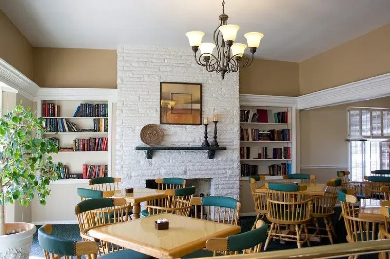 Rockford Alpine Inn and Suites