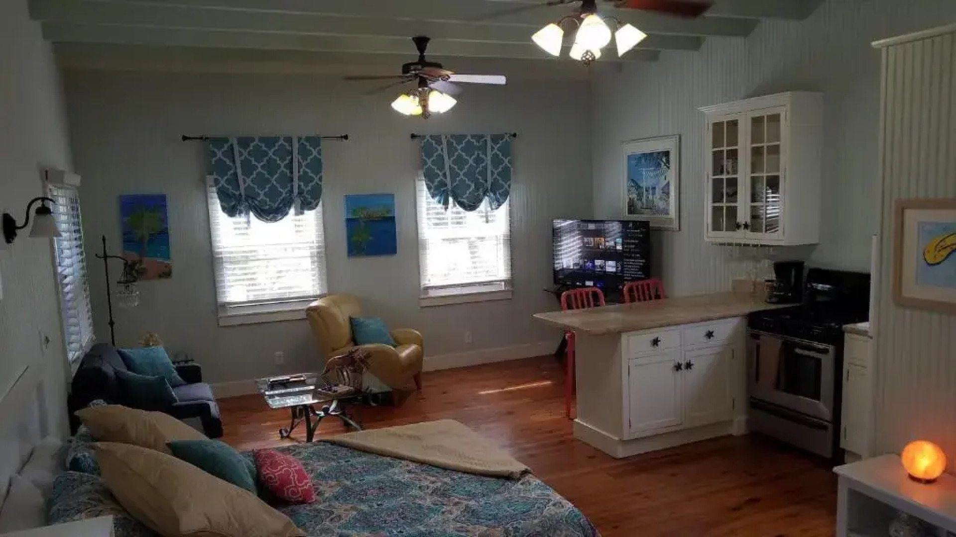 Downtown Whimsical Paradise Pool, Tiki Bar, 2 blocks to Atlantic Ave Delray