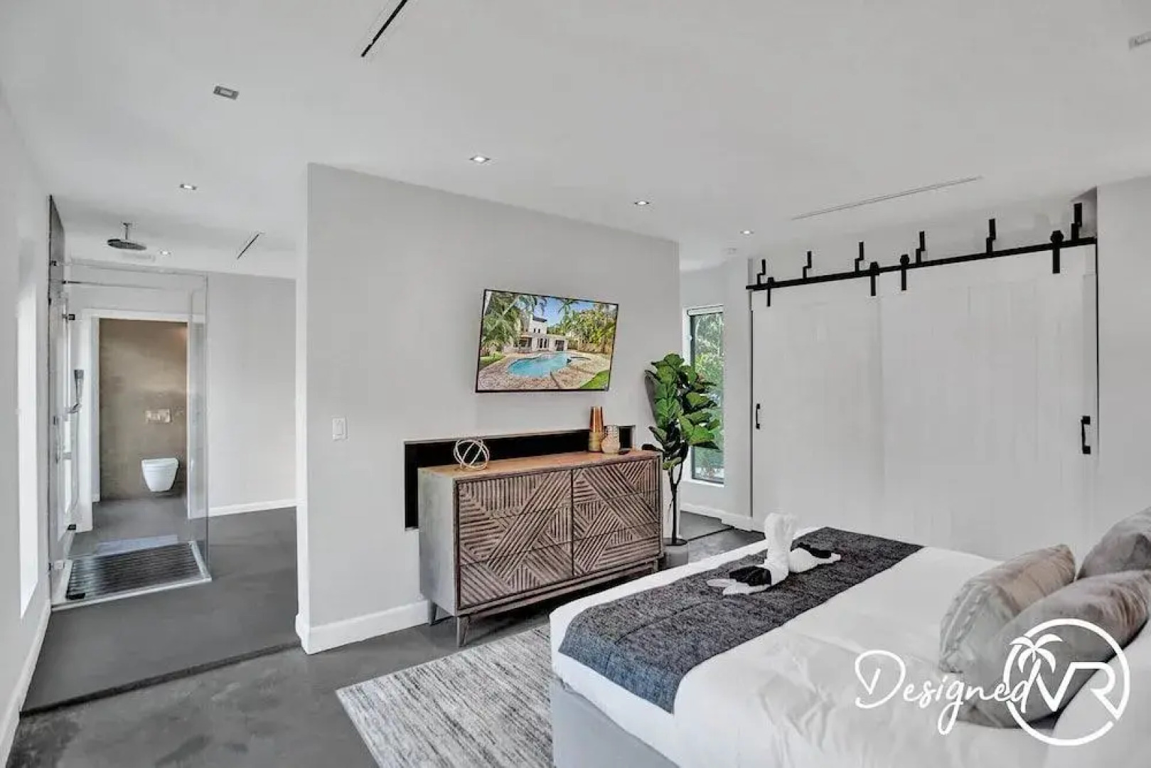 Stunning 5 BR with Heated Pool & Gaming