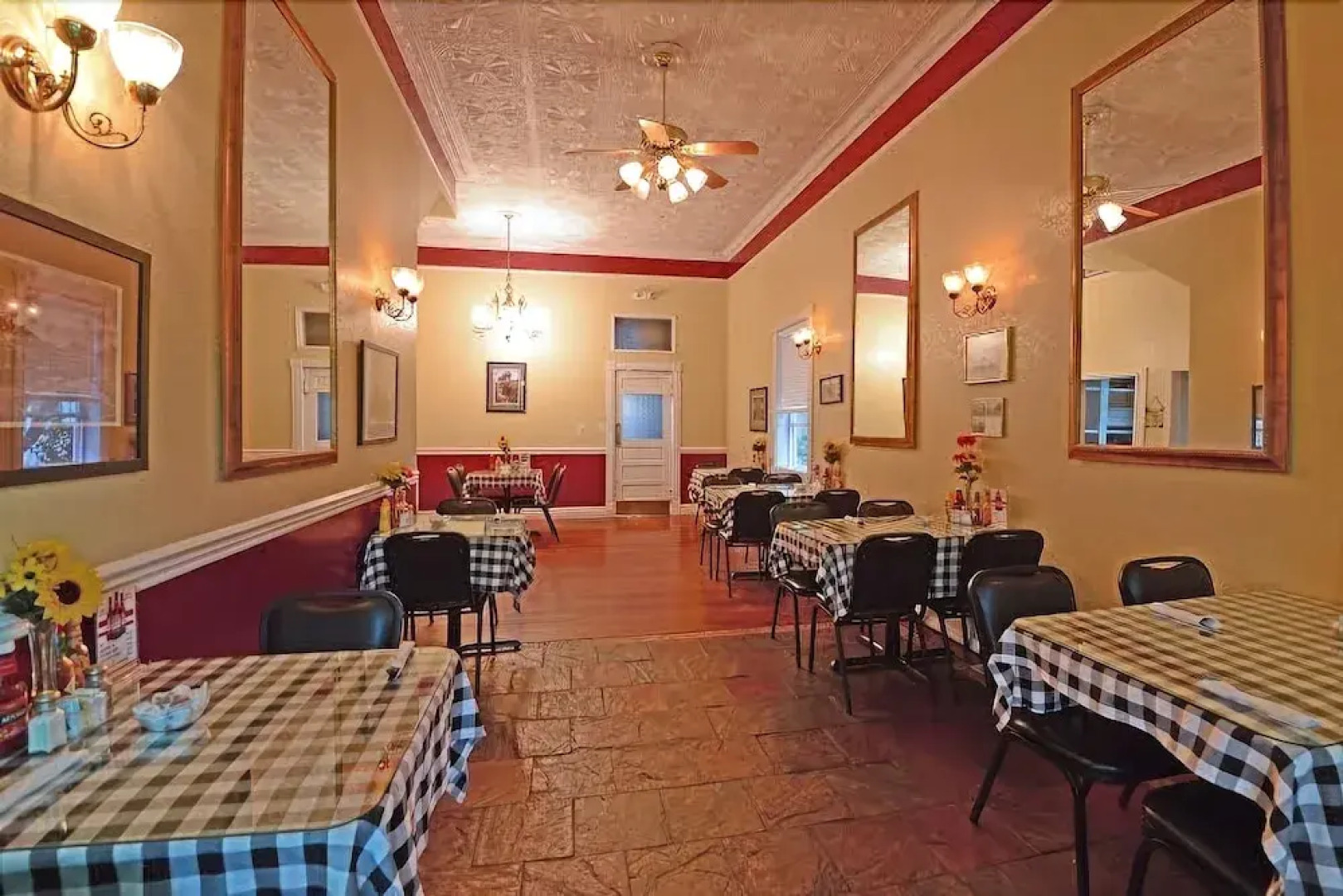 All Aboard Cafe and Inn