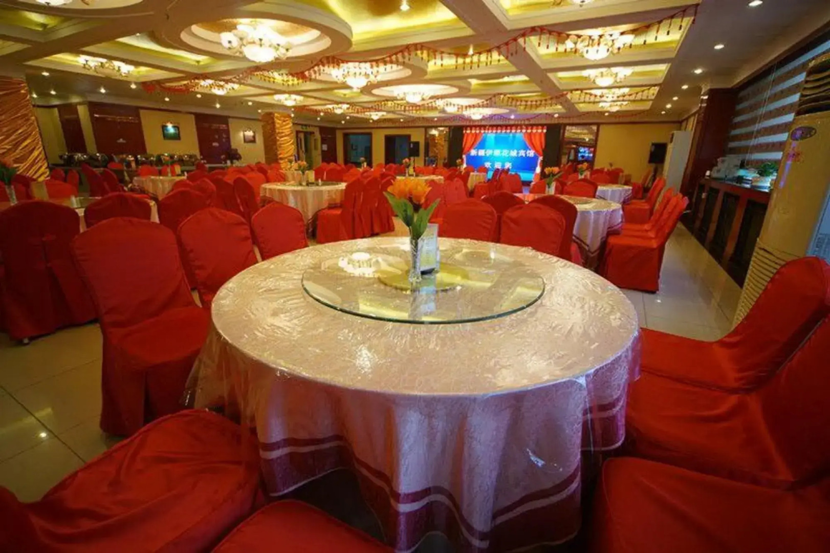 Yili Huacheng Hotel (Liuxing Street)