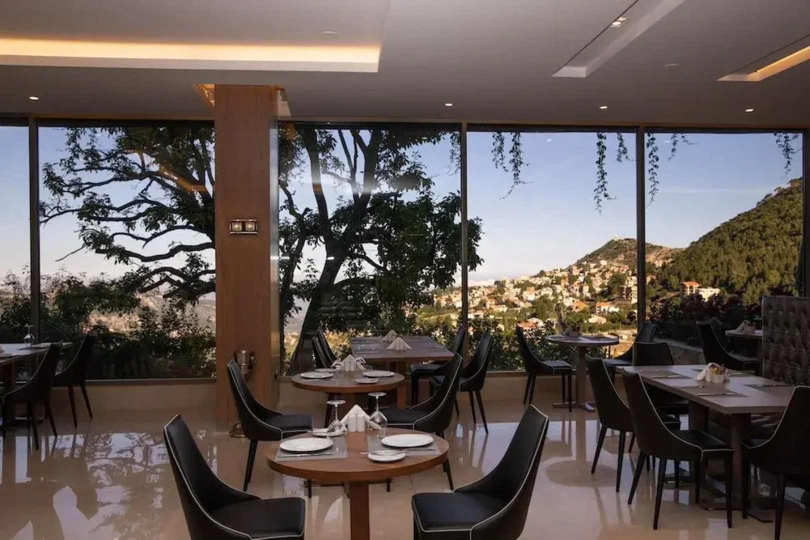 Mist Hotel And Spa By Warwick