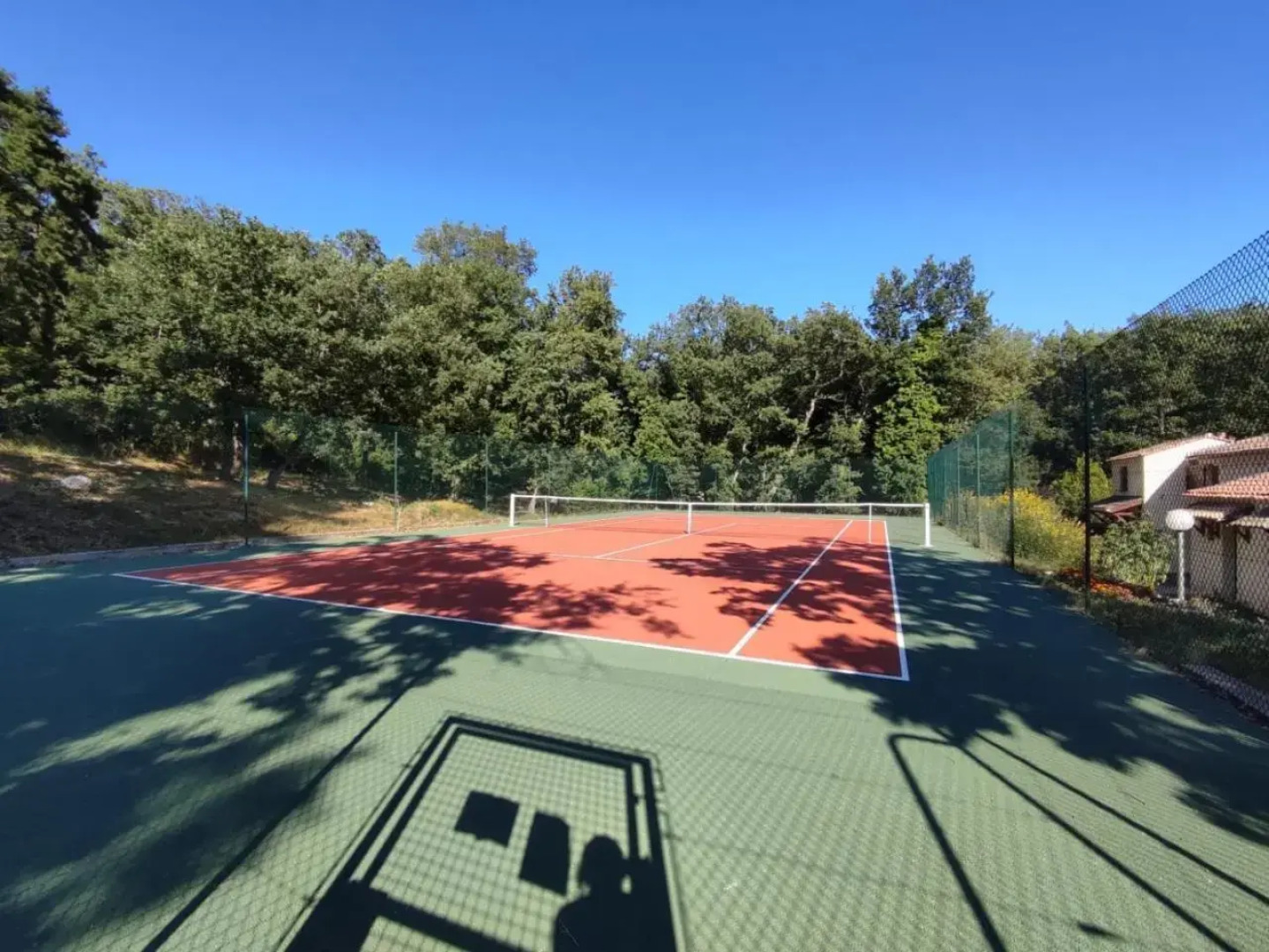 Maisonnette en résidence avec piscine et tennis