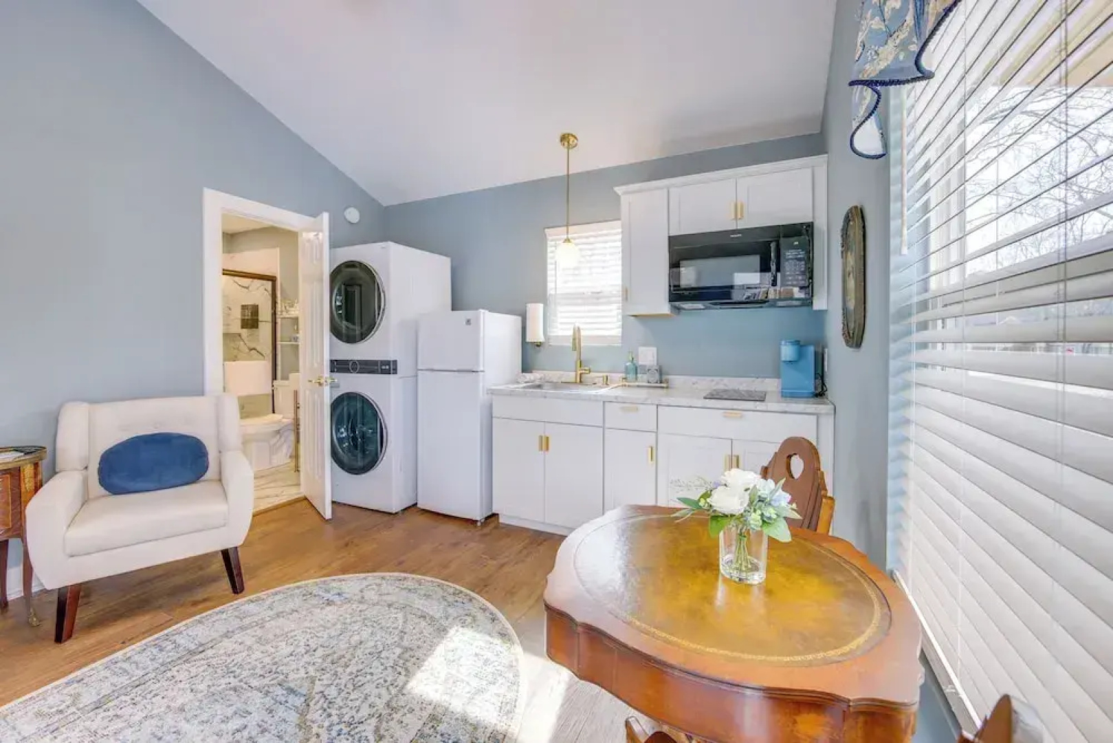 Half-mi to Dtwn: New Cottage in Jefferson!