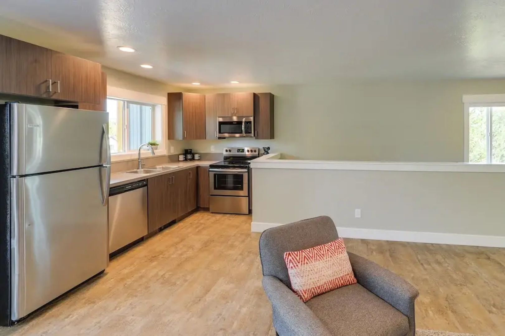 Modern Apt - 7 Mi to St. Anthony Sand Dunes!