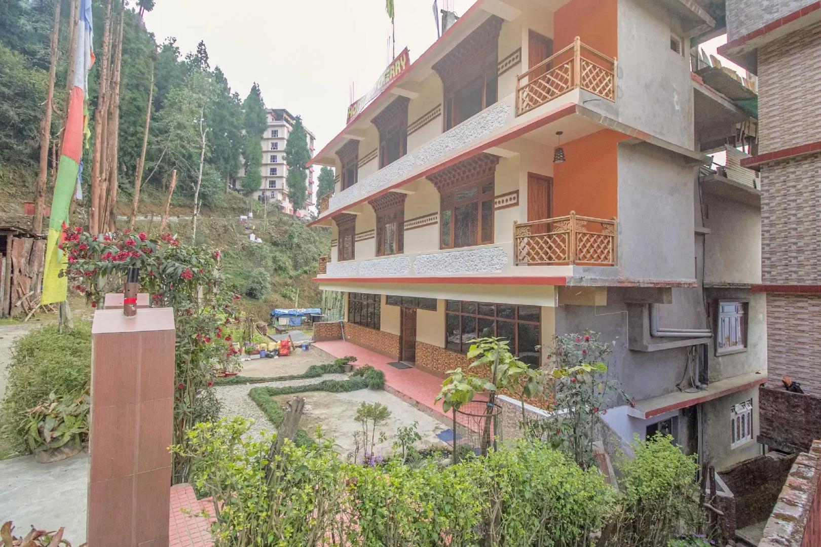 OYO 27709 Hotel Red Cherry