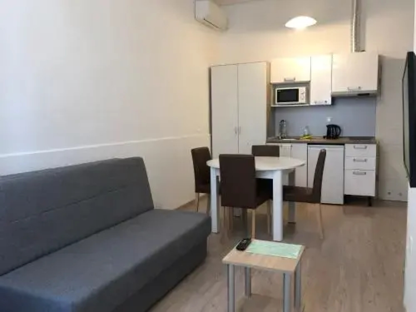 Apartments & Rooms Nardin