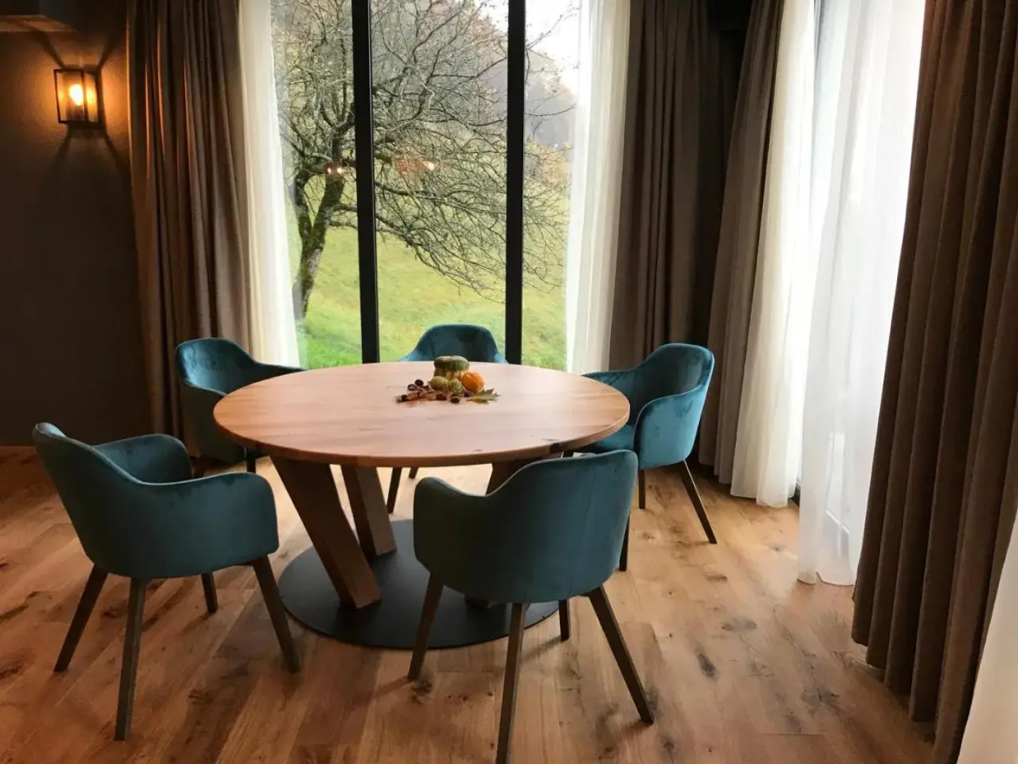 Apartments and rooms Tolc