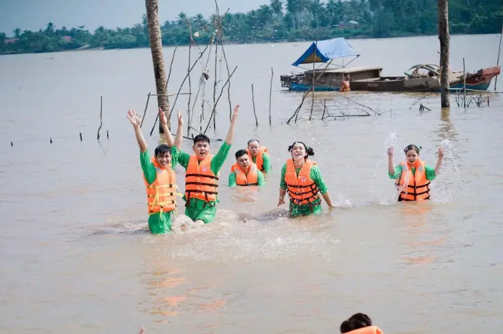 Rooster Mekong Garden & Villas