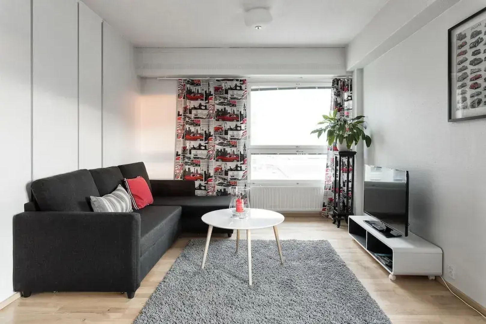 Seaside Downtown Apartment