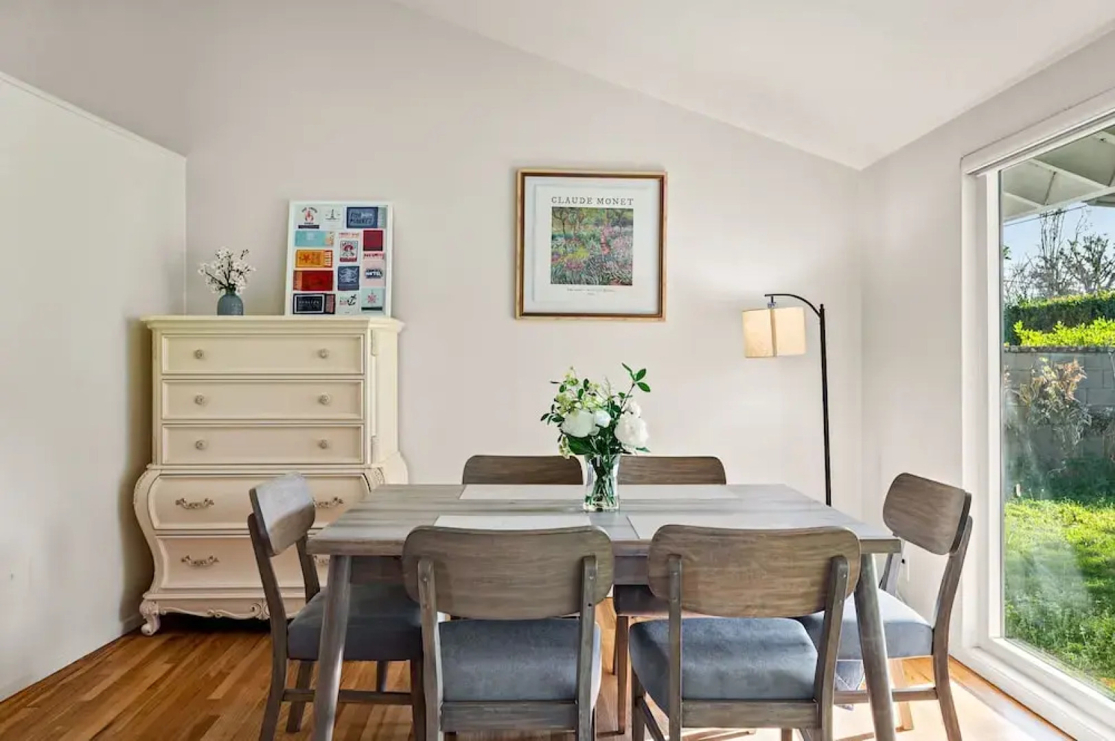 Perfect Family Home With Fireplace Spacious Yard