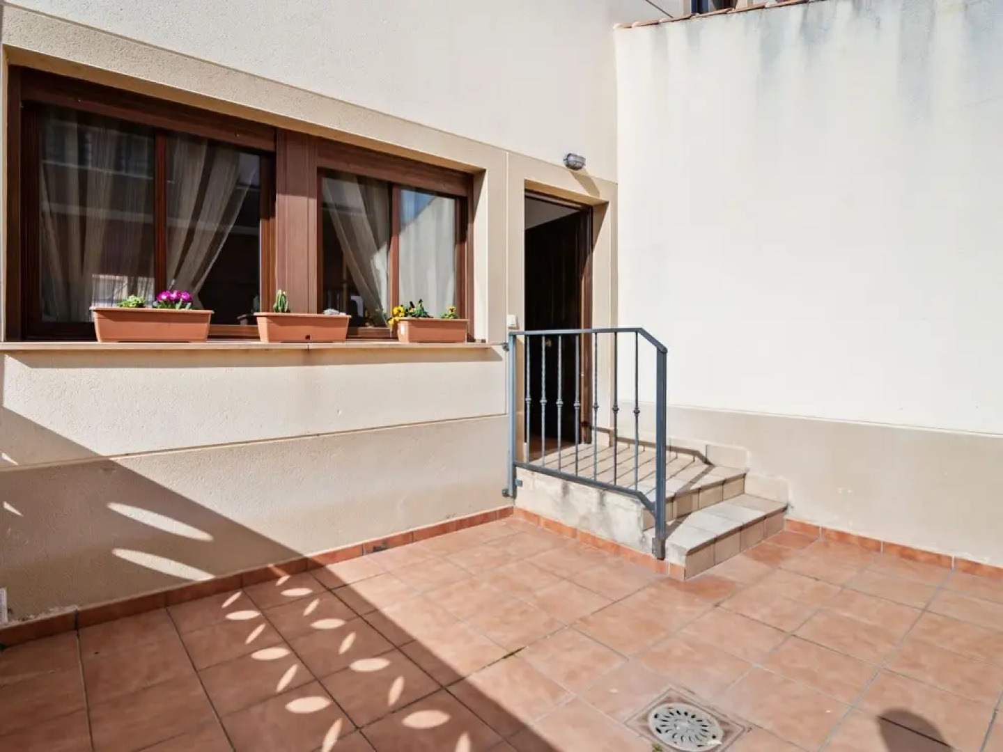 Quaint Holiday Home With Private Pool