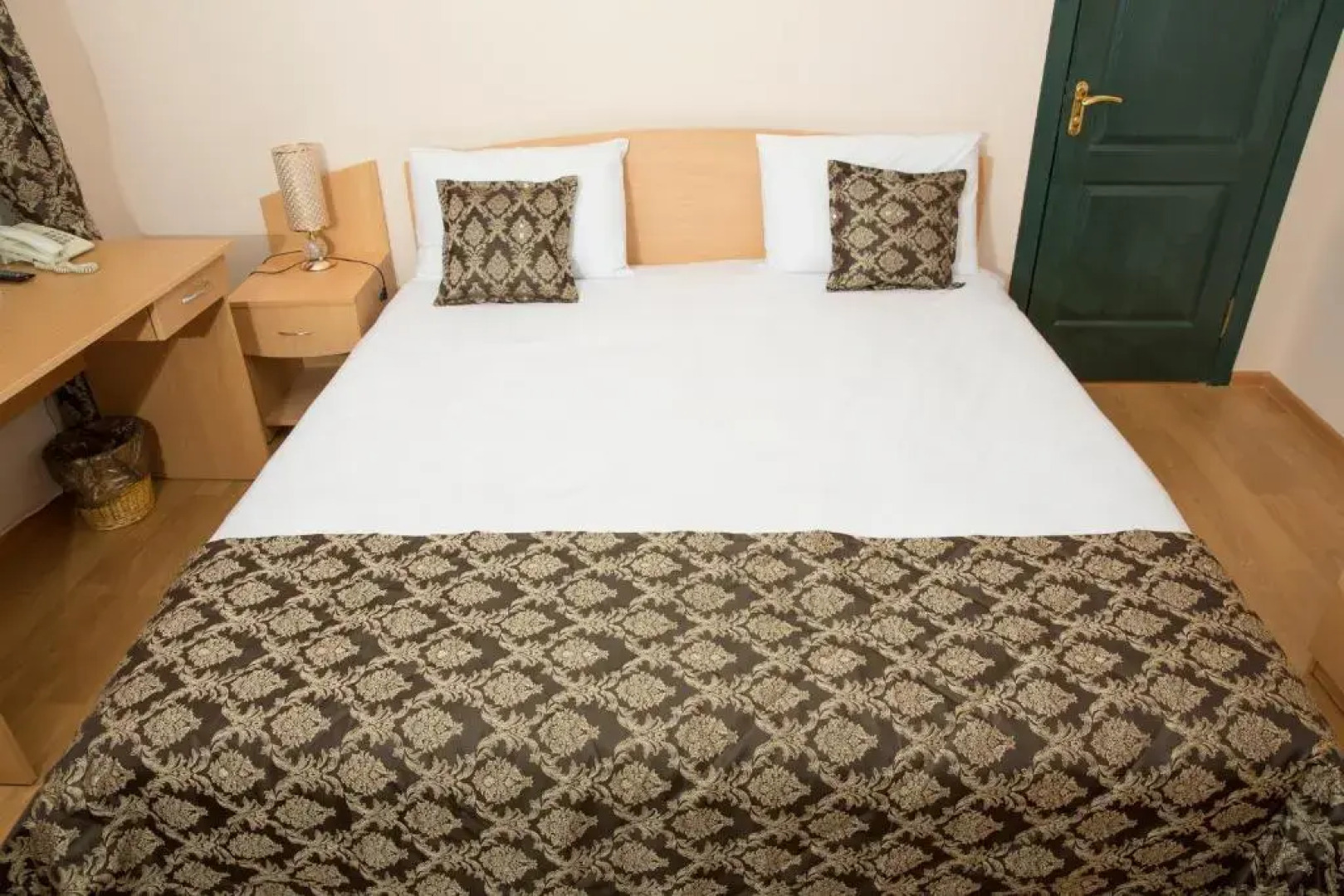 Отель City Walls