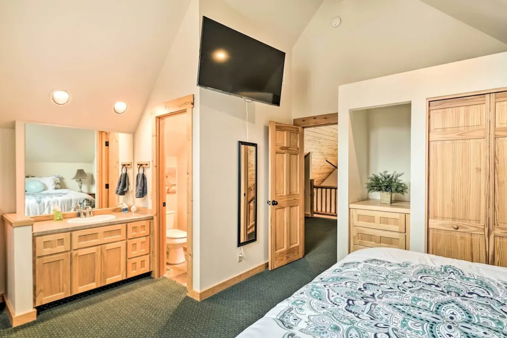 Chalet at Running Y Resort w/ Wraparound Deck!