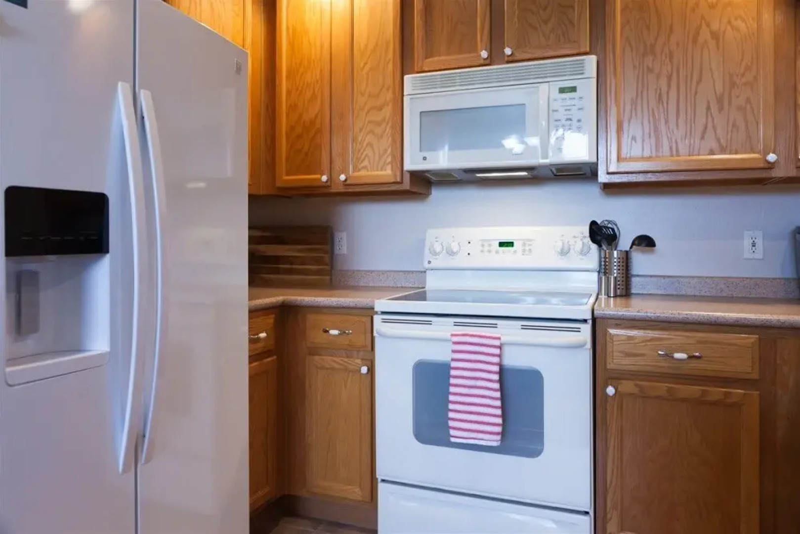 2BR Plus Ocotillo Townhome, Heated Pool, Spa, Gym