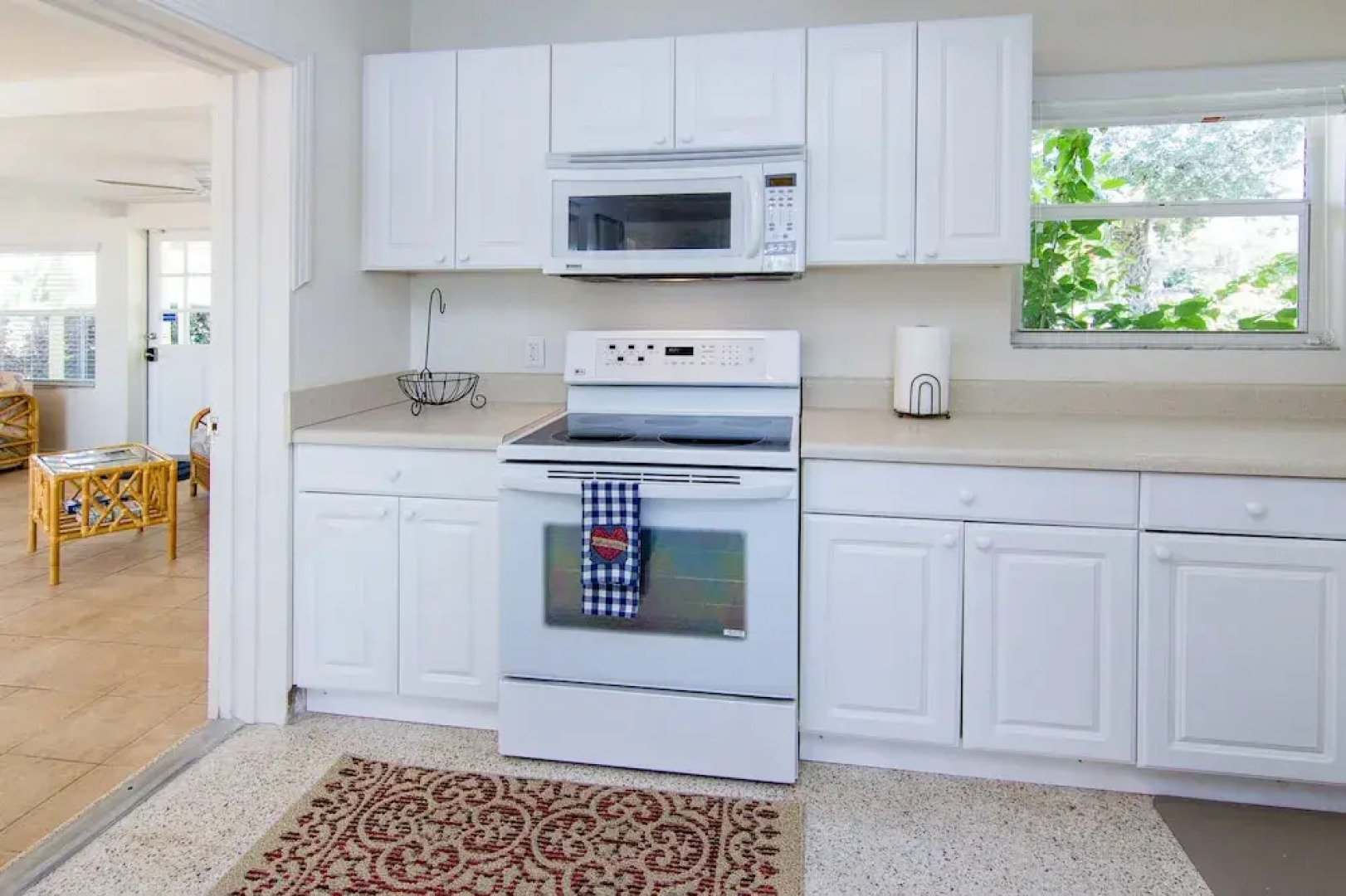 711 Albee Road West House - 2 Br home by RedAwning