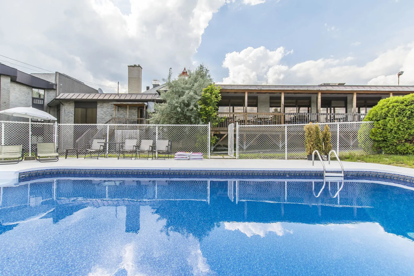 Quality Hotel & Suites