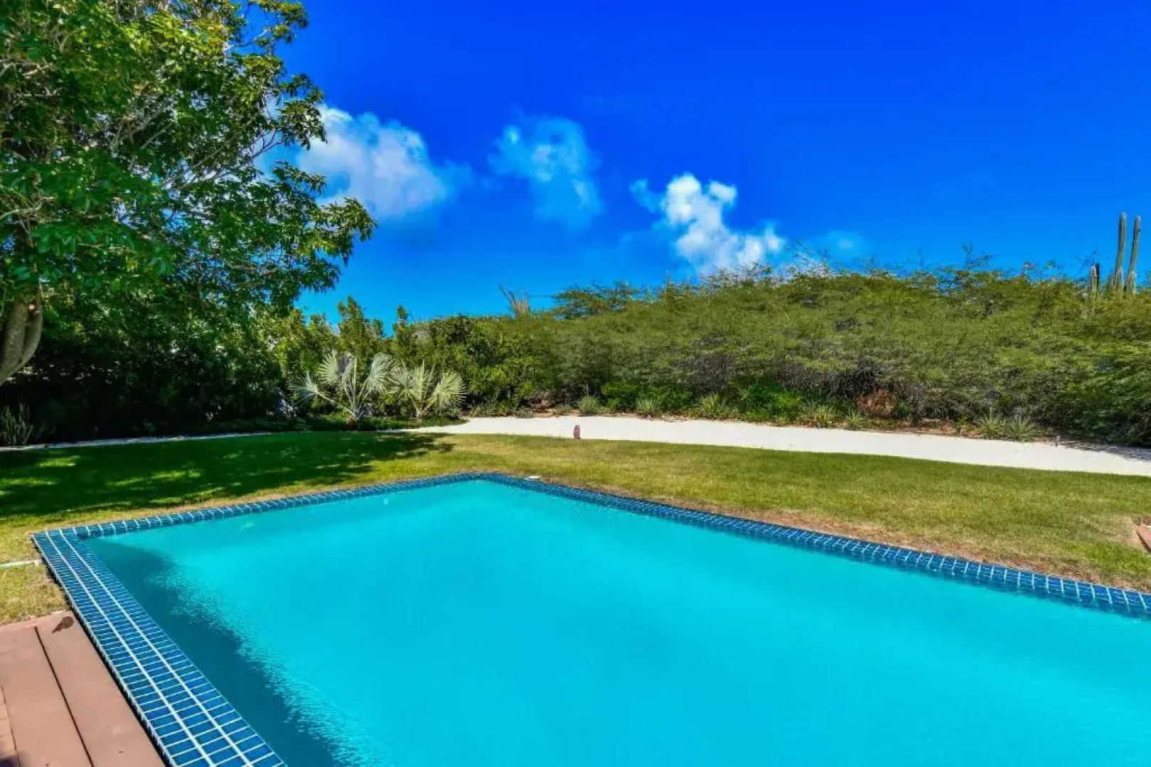 Beach Front Luxury Villa! Boca Catalina Malmok!