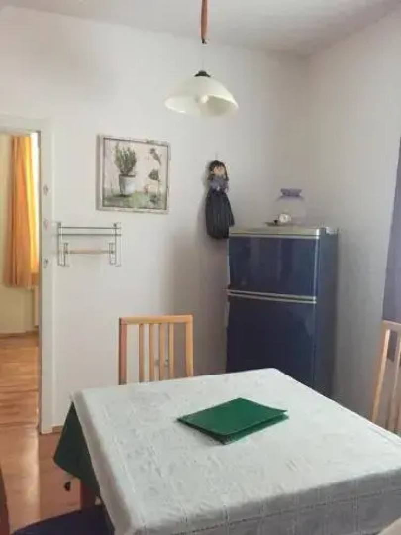 Apartment on Zdraviliski trg 7