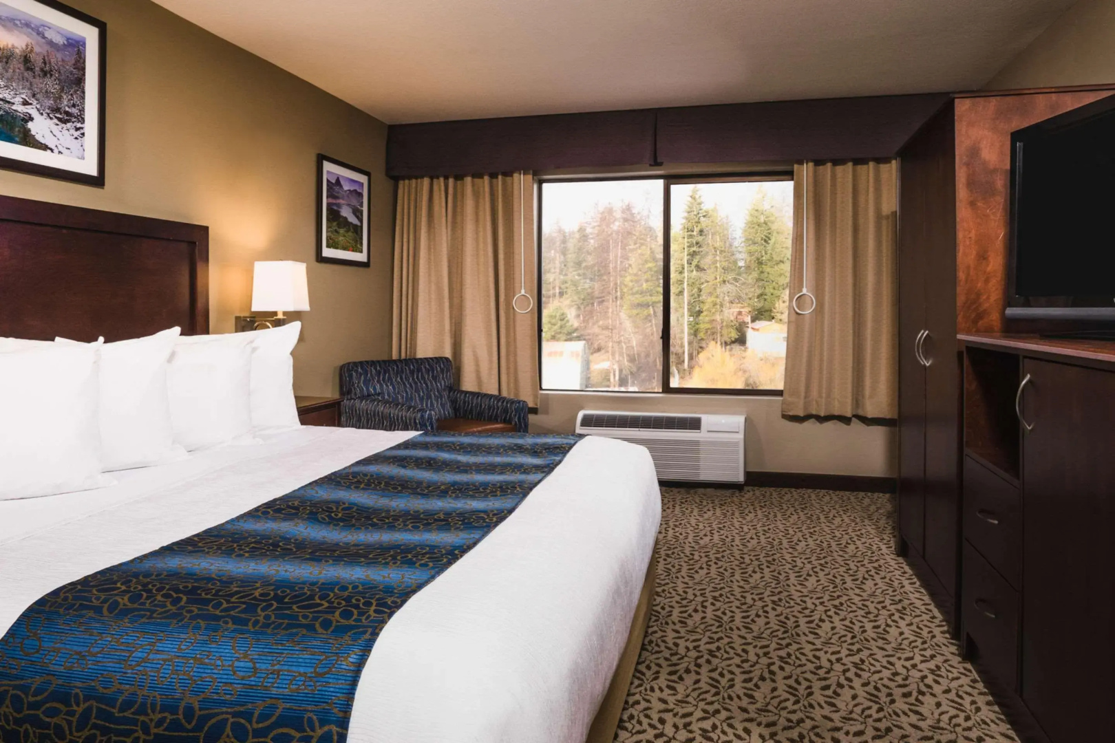 Whitefish Riverfront Hotel