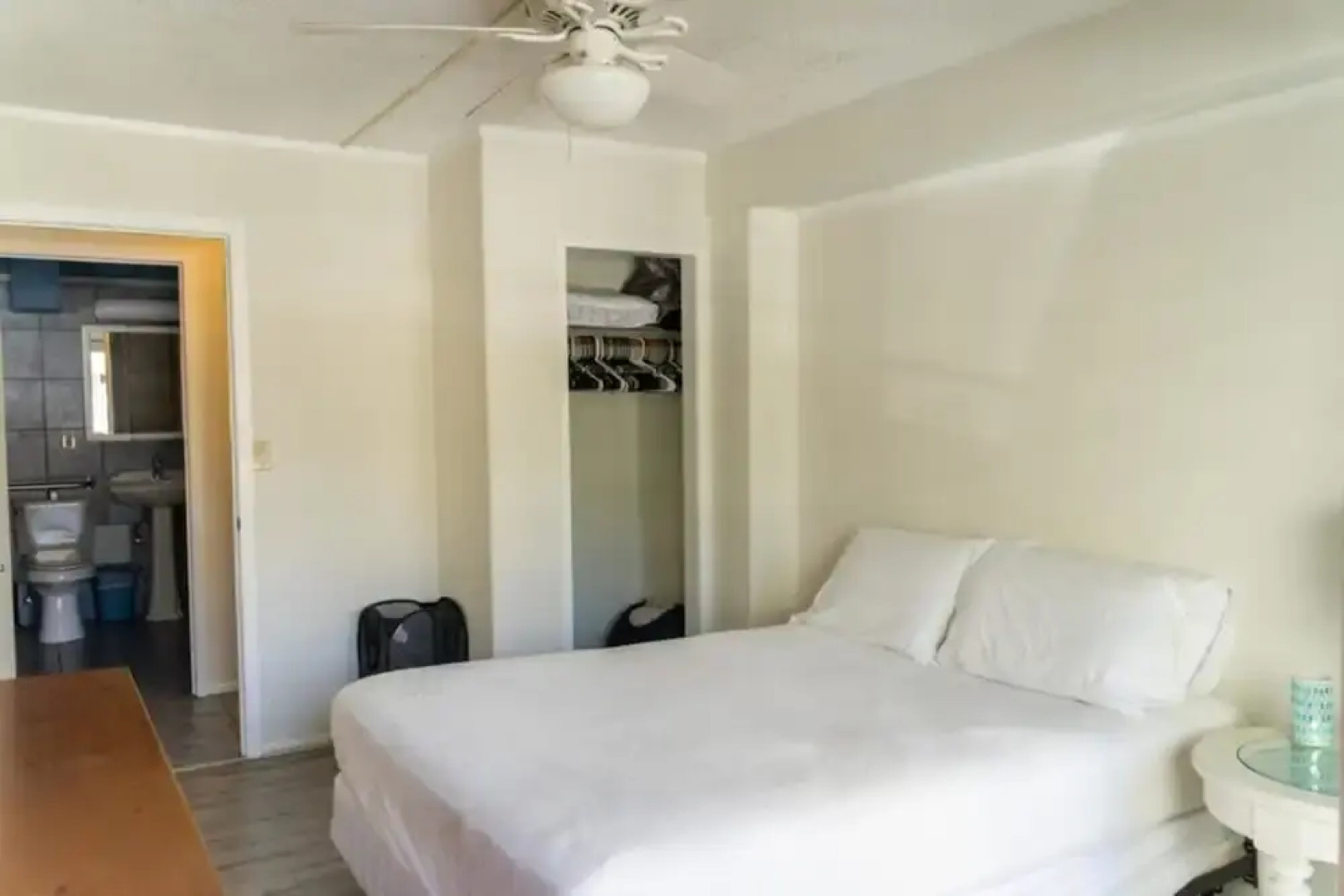 Waikiki Condo Rental - Hawaiian King