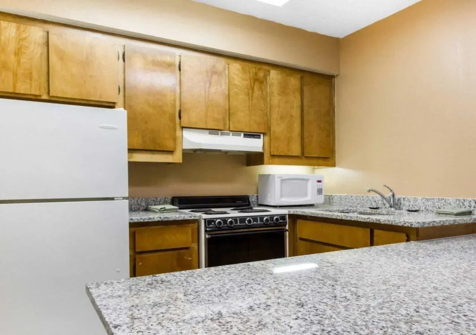 Executive Inn & Suites