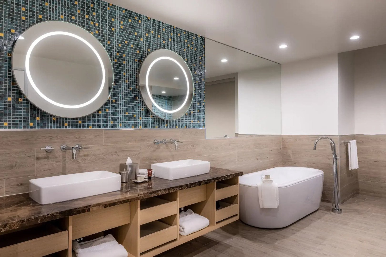 Pasadena Hotel & Pool