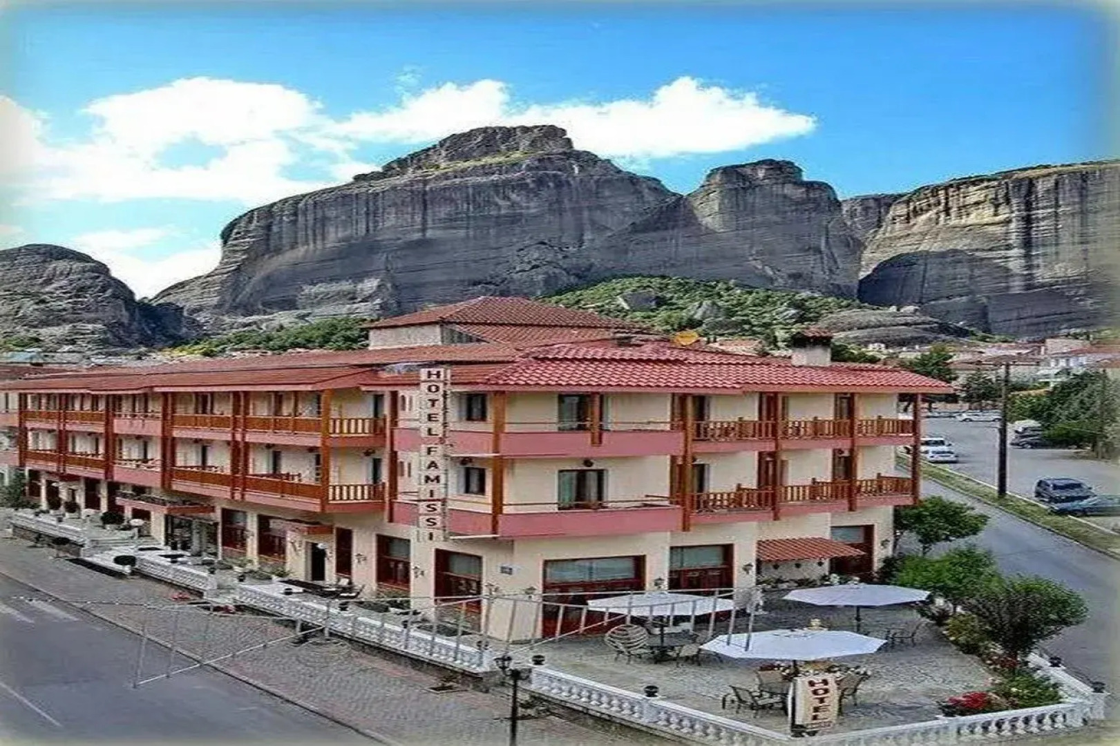 Famissi Hotel