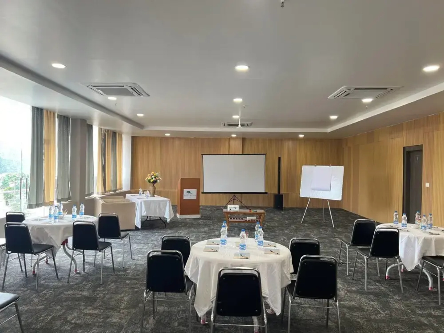 Finns Weaver Resort Kaziranga