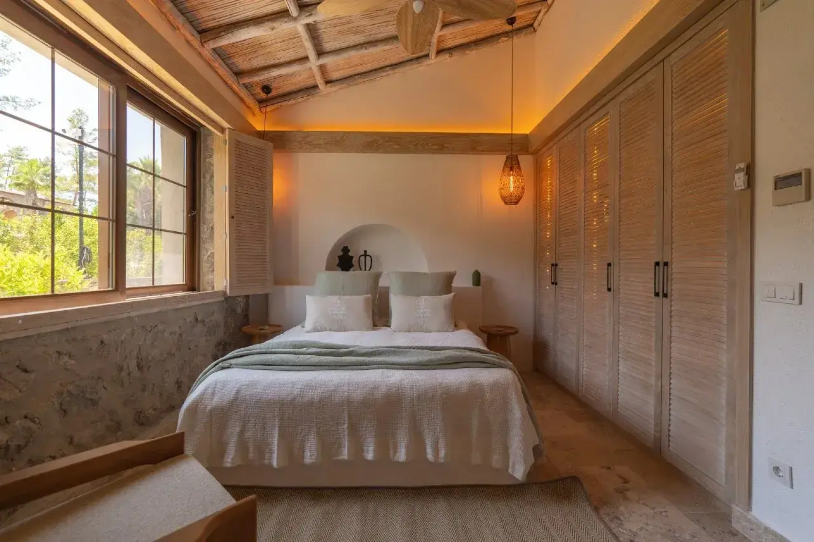 Izz Getaway – Adults Only