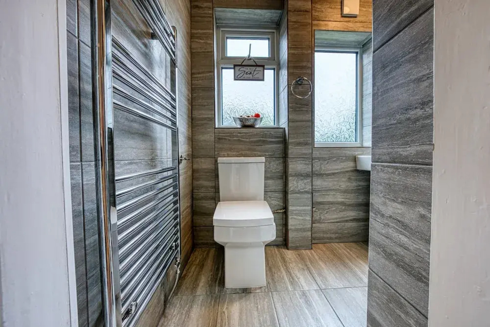 Modern 3 Bedroom 2 Bath Hse with Parking