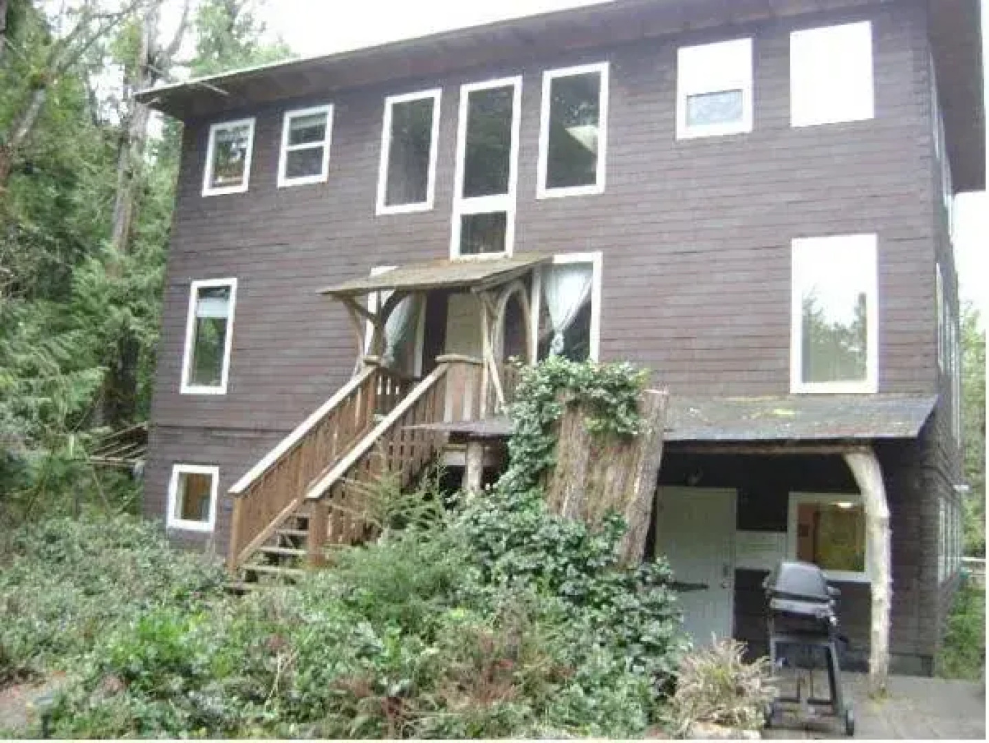 C&N Backpackers - Ucluelet