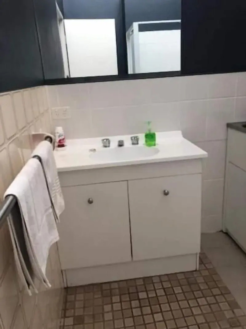 Bull 'n' Bush Hotel Motel