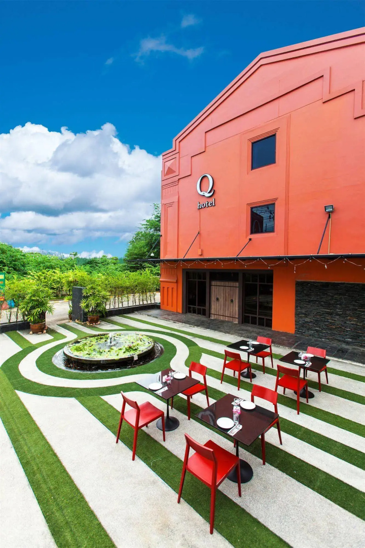 Q Hotel