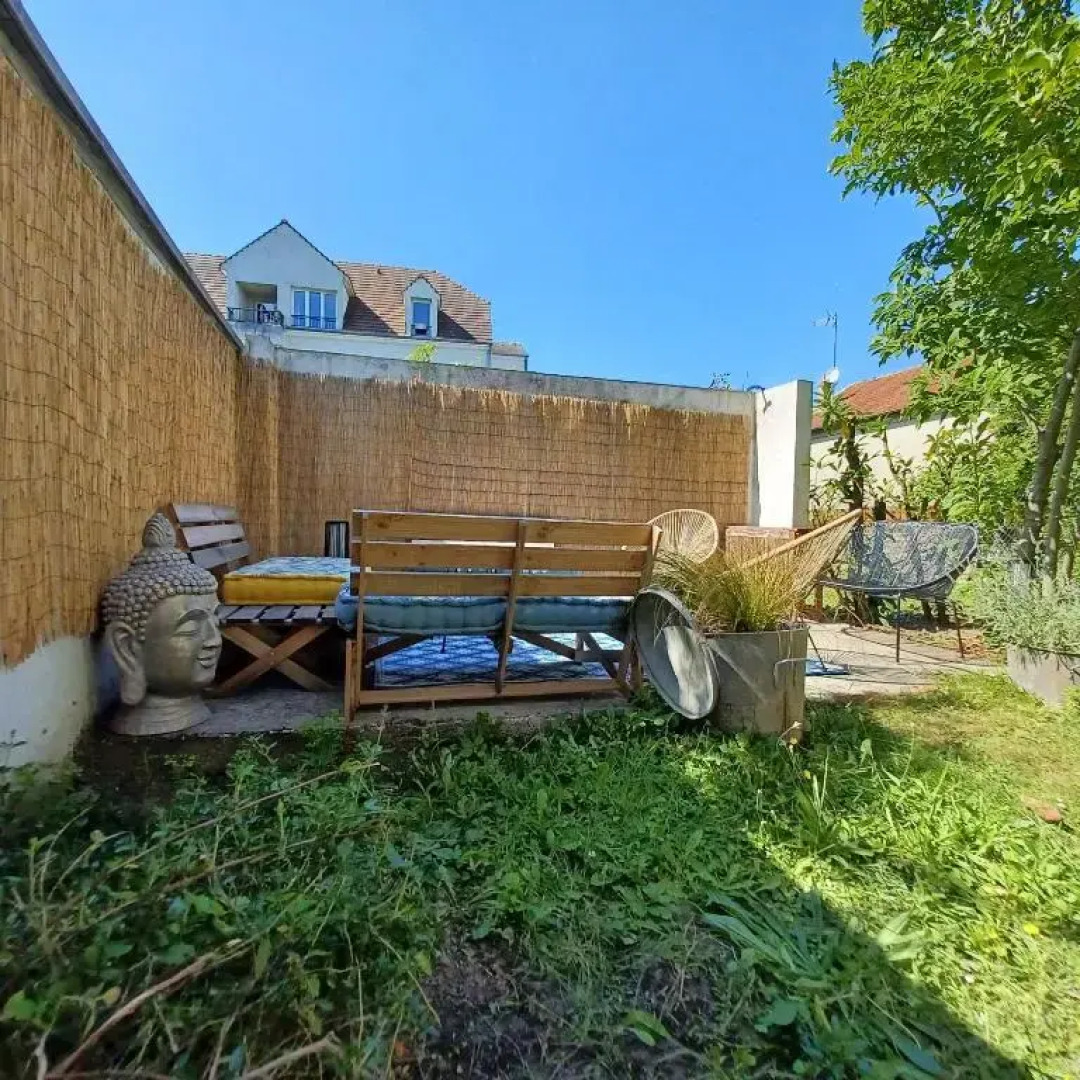 The White & Red House