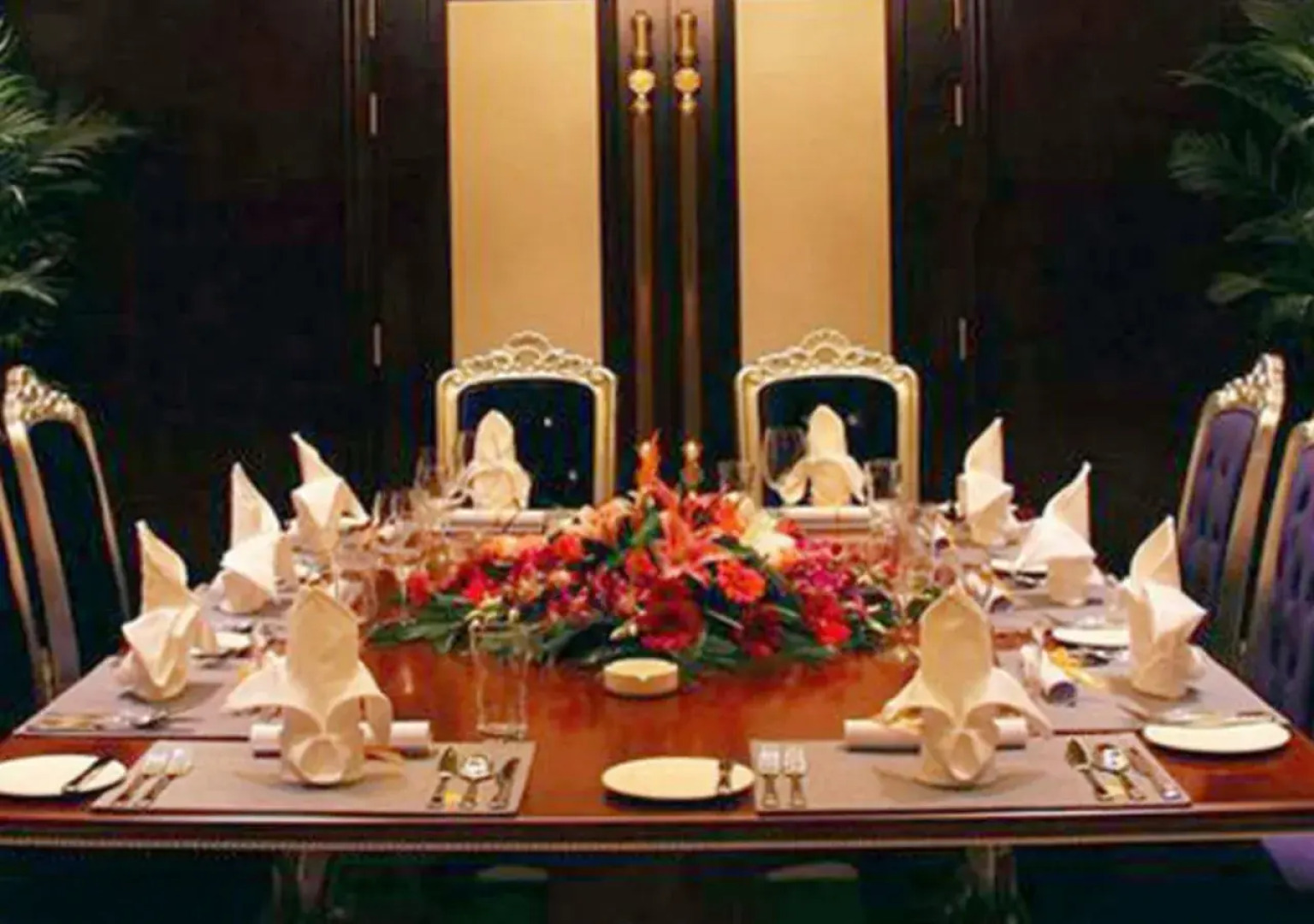 Noble International Hotel