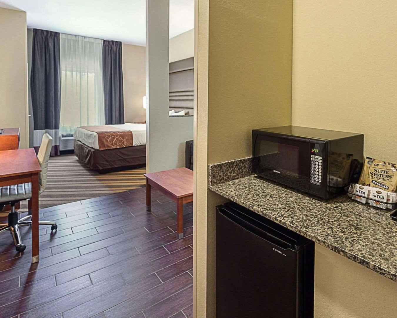 Comfort Suites near Tanger Outlet Mall