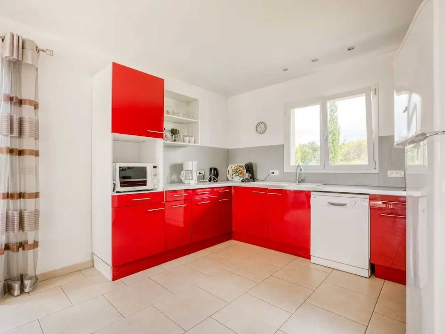 Luxury Villa in Aigne with Swimming Pool