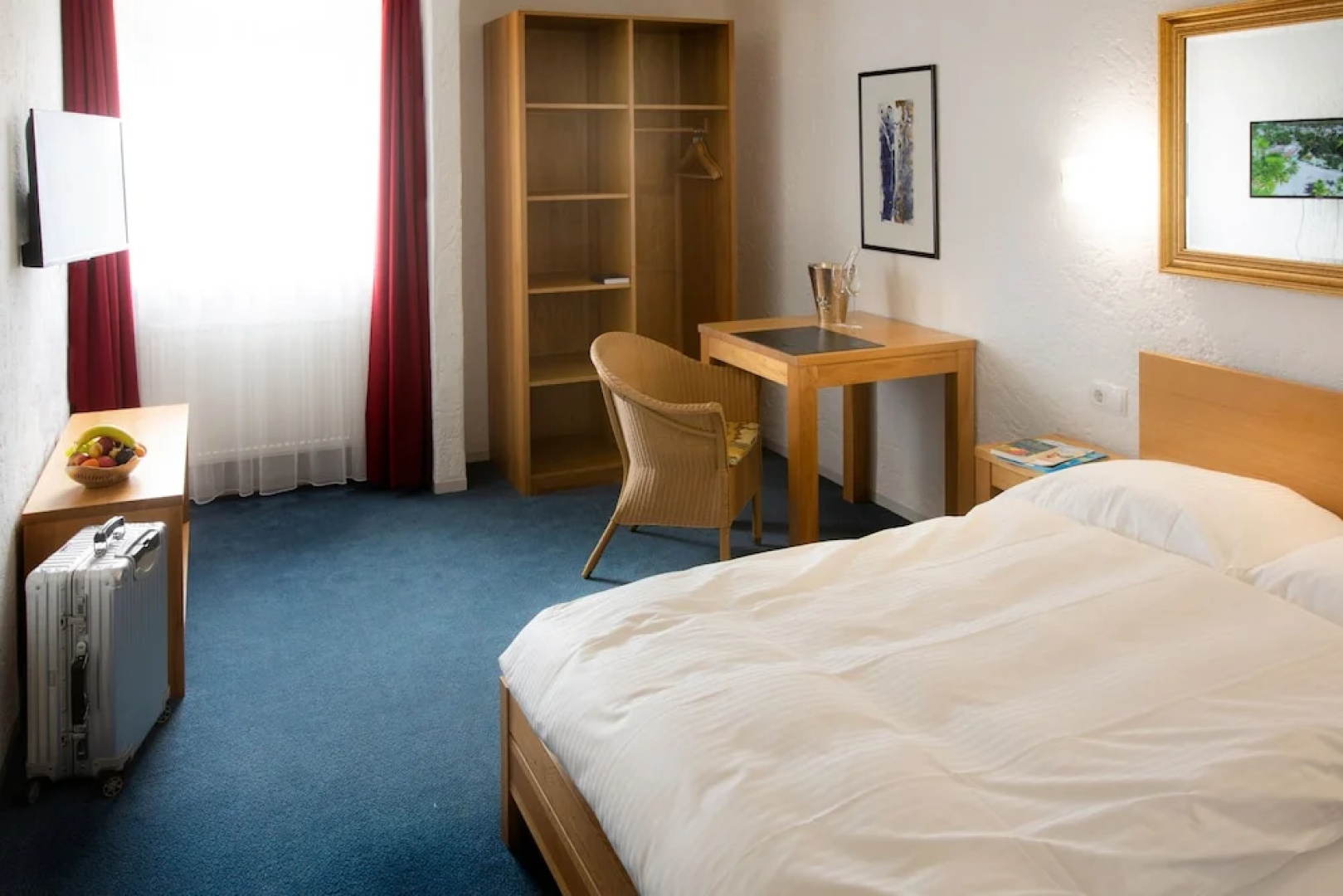 Elan Hotel