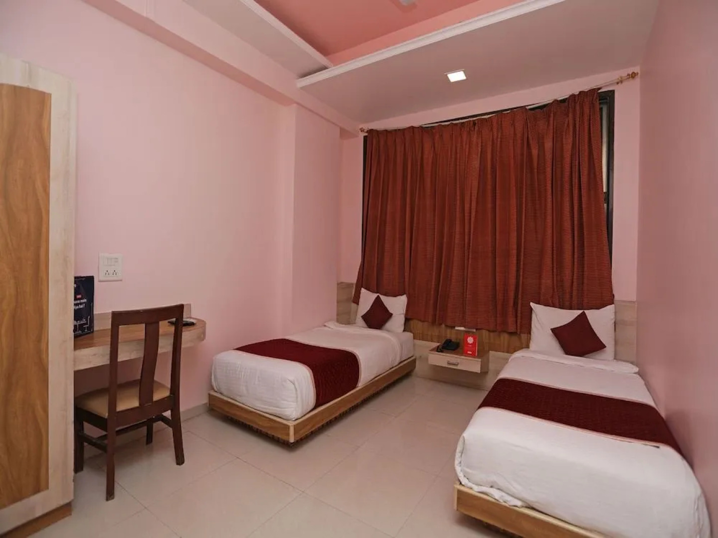 OYO 6401 The Neelam Executive