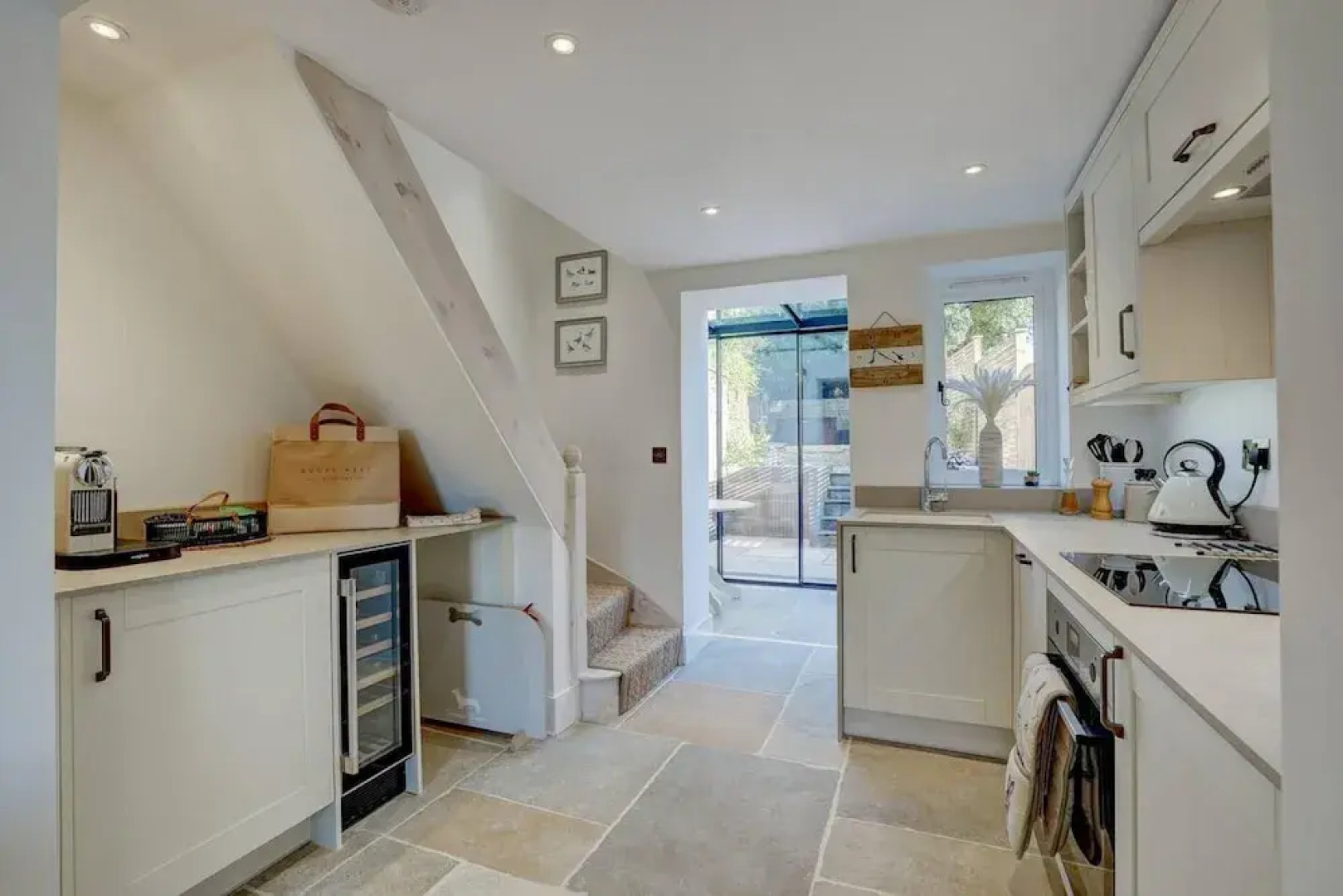 Luxury 1 bed Cottage With hot tub and log Burner