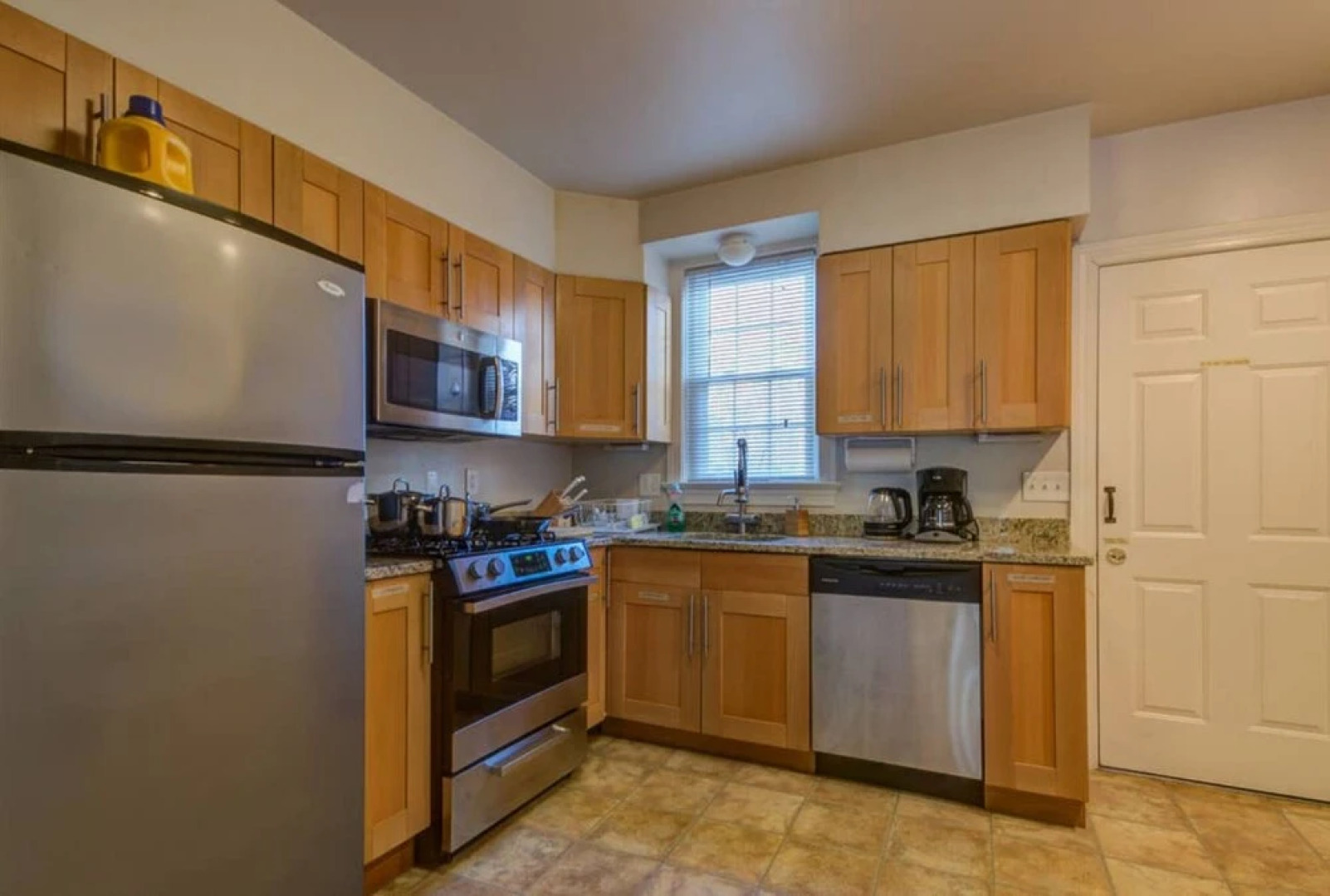 3BR Colonial House w/Parking by CozySuites